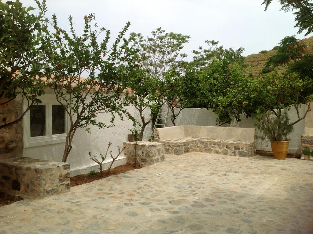 Kiki'S Houses Vlichos Hydra  Buitenkant foto